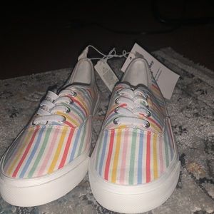 I am selling brand new Old Navy shoes